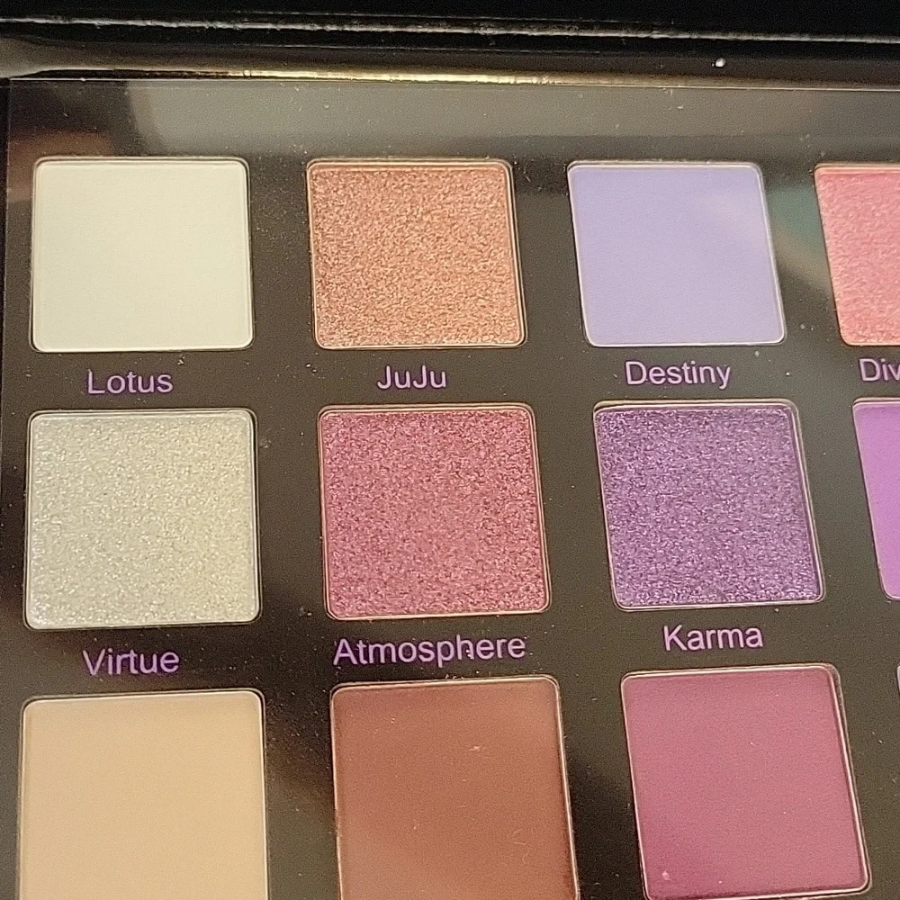 Karma Eyeshadow Palette 18 Colors New